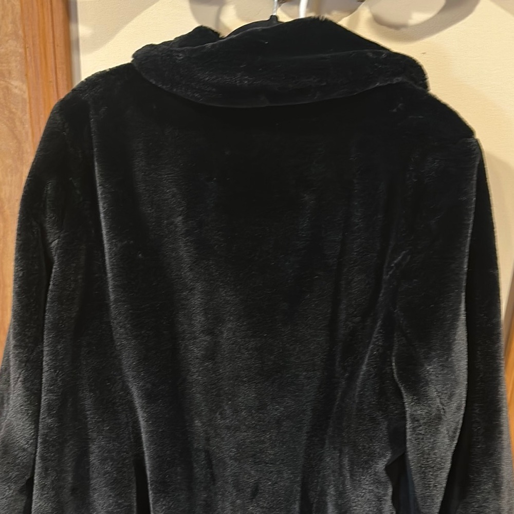Vintage Luxurious Black Teddy Jacket with Plush Faux Fur - Picture 3 of 8
